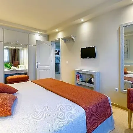 Ambassador Hotel 3*